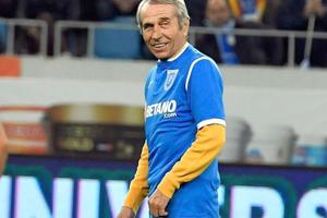 „Suntem campioni!” » Teo Țarălungă, marele fotbalist al Craiovei din anii '70, are, totuși, o dilemă legată de Coelho: „Greu să treci de la a executa la a preda”
