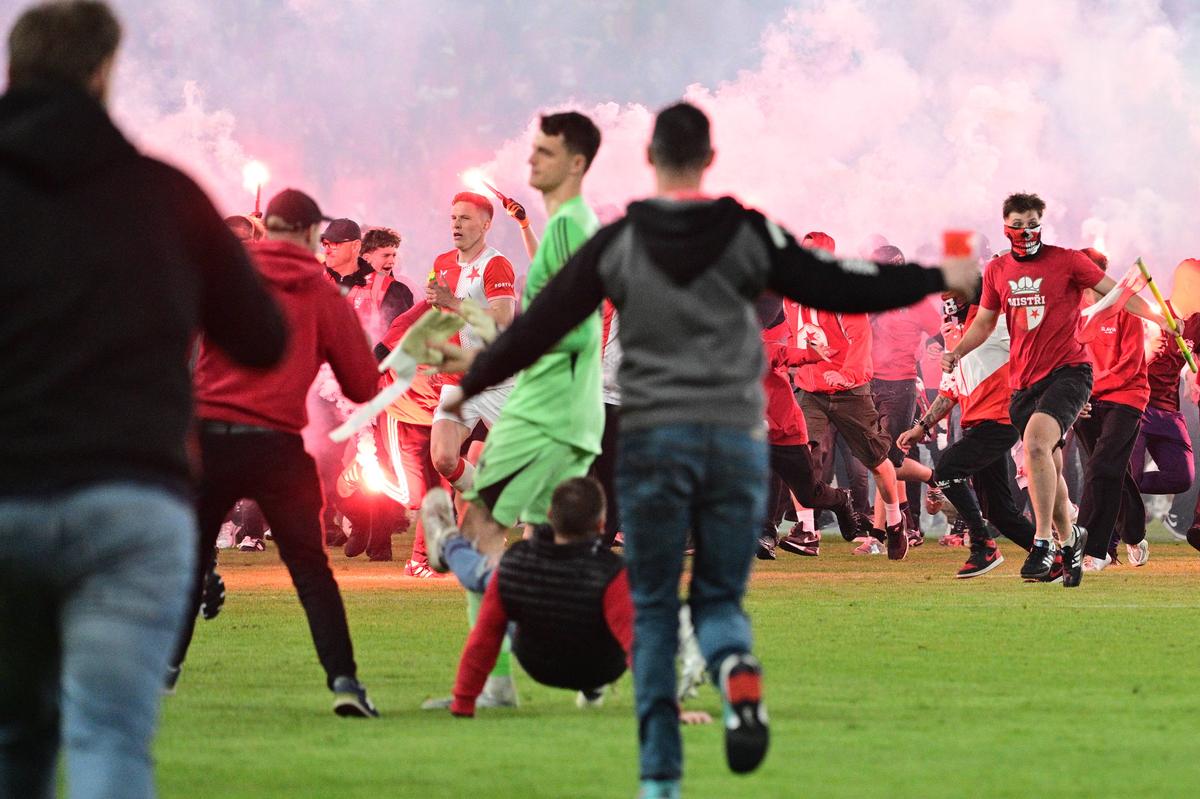 0-3 la masa verde și cea mai mare amendă din istorie, după derby-ul distrus de fani!