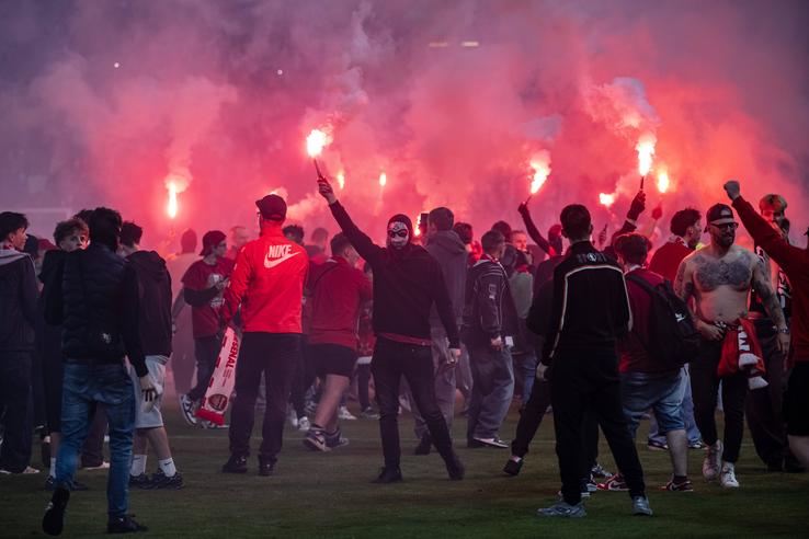 Slavia Praga - Saprta Praga, meciul de titlu, întrerupt de fanii oaspeților / foto: Imago