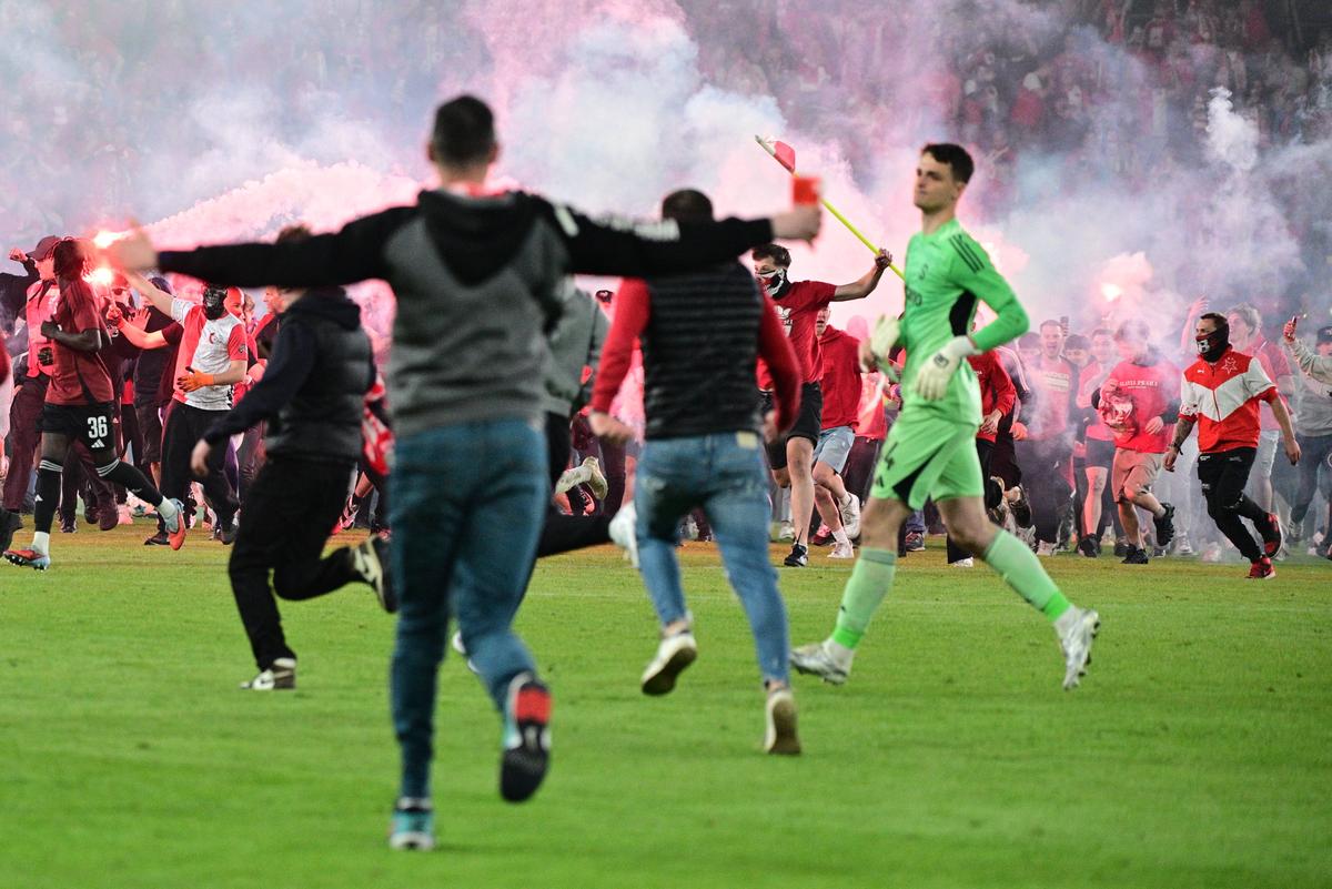 0-3 la masa verde și cea mai mare amendă din istorie, după derby-ul distrus de fani!