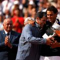 Rafael și Toni Nadal într-un moment emoționant, după câștigarea titlului cu numărul 10 la Roland Garros, în 2017 Foto Guliver/GettyImages