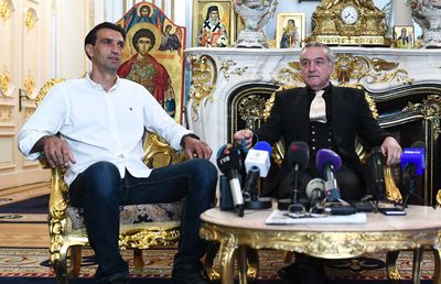 Avem noul contract semnat de Bogdan Vintilă cu FCSB » Gigi Becali îi garantează postul pe viață doar la TV! Ce scrie în acte de fapt