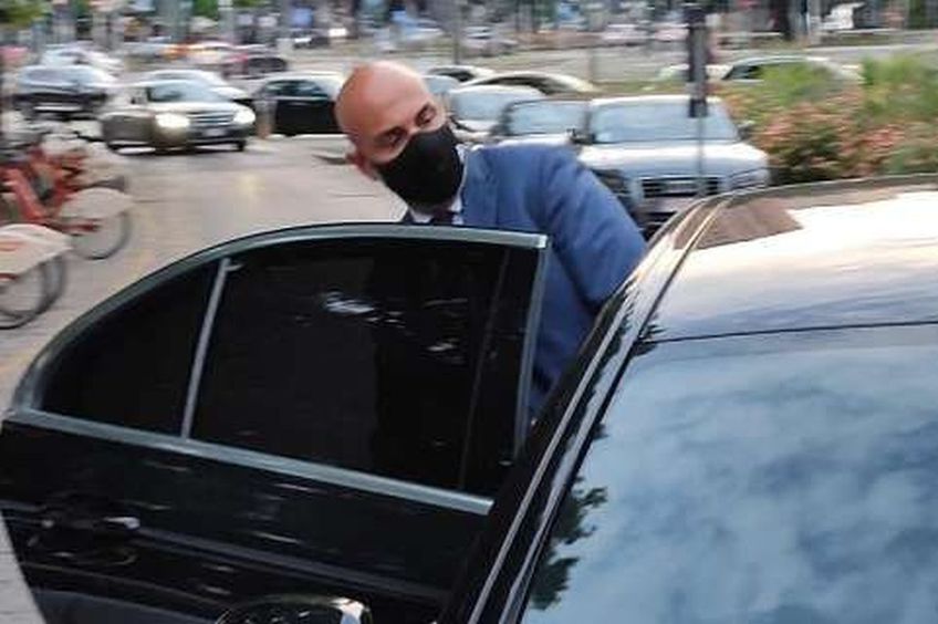 Tommaso Giulini, părăsind hotelul unde au avut loc discuțiile / FOTO: Milannews