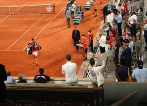 Djokovic e în semifinale la Roland Garros, după un meci bizar » Fanii au întrerupt partida dintr-un motiv incredibil