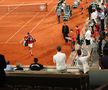 Sfertul de finală de la Roland Garros, dintre Novak Djokovic (1 ATP) și Matteo Berrettini (9 ATP) a fost întrerupt la scorul de 6-3, 6-2, 6-7(5), 3-2, din cauza fanilor de pe arena Philipe Chatrier.