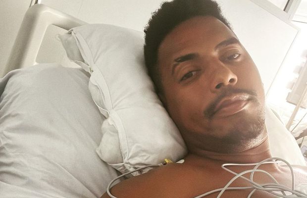 Eric, imagine de pe patul de spital: „Și aici port banderola... dar nu de căpitan. Sunteți cei mai tari!”