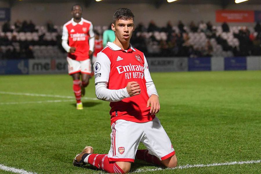 Imagine cu Cătălin Cîrjan din perioada petrecută la Arsenal Cătălin Cîrjan, fostul junior al „tunarilor”, dă verdictul la Arsenal - PSG: „Să joci de maniera asta...”