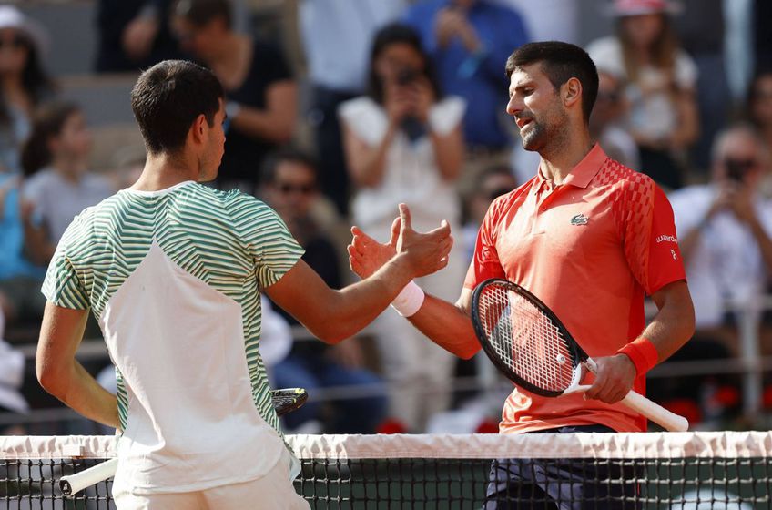 Novak Djokovic (36 de ani, 3 ATP) a trecut de un Carlos Alcaraz (20 de ani, 1 ATP) accidentat, scor 6-3, 5-7, 6-1, 6-1 și s-a calificat în finala Roland Garros 2023. Sârbul și-a felicitat adversarul pentru modul eroic în care a dus partida la final.