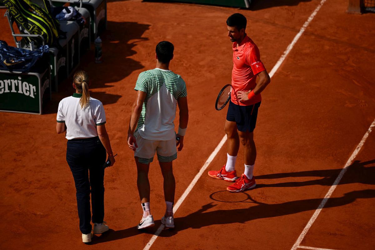 Djokovic trece de un Alcaraz accidentat și e față în față cu istoria » Duminică luptă pentru supremație în tenisul masculin