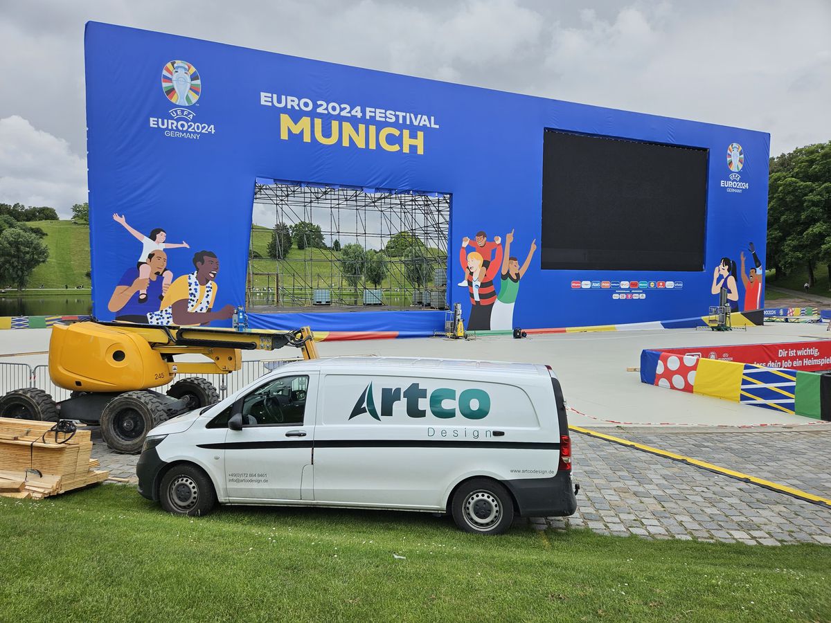 „Ieri” Cruyff și Beckenbauer, astăzi AC/DC » Până la Euro, legendarul Stadion Olimpic din Munchen trăiește rock 'n' roll. „Dumbledore” le-a urat noroc ”tricolorilor”