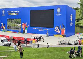 Românii lucrează de zor la fan zone-ul din Munchen, unde o bere costă cât un bilet la FCSB - Dinamo! » Spectacol grandios pregătit pentru fanii fără bilet