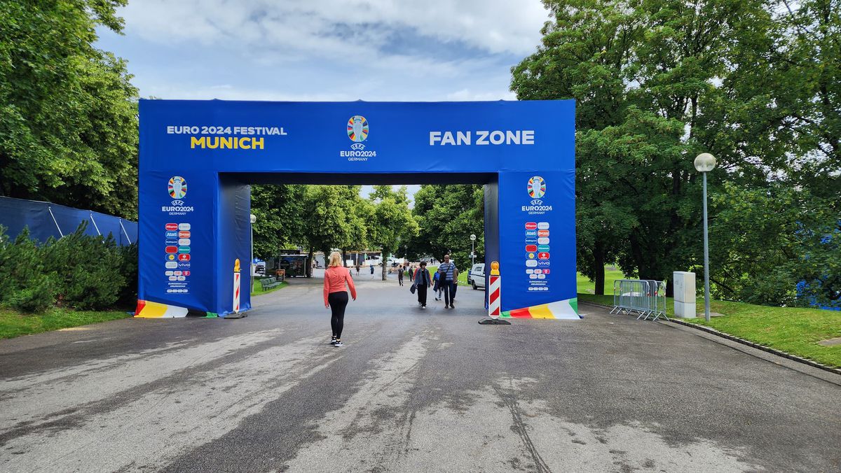 „Ieri” Cruyff și Beckenbauer, astăzi AC/DC » Până la Euro, legendarul Stadion Olimpic din Munchen trăiește rock 'n' roll. „Dumbledore” le-a urat noroc ”tricolorilor”