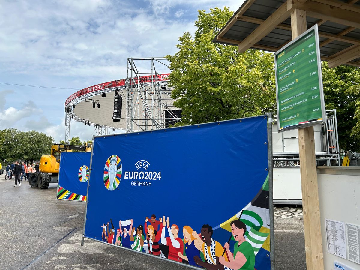 „Ieri” Cruyff și Beckenbauer, astăzi AC/DC » Până la Euro, legendarul Stadion Olimpic din Munchen trăiește rock 'n' roll. „Dumbledore” le-a urat noroc ”tricolorilor”