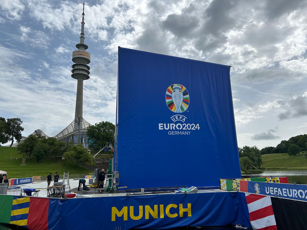 Românii lucrează de zor la fan zone-ul din Munchen, unde o bere costă cât un bilet la FCSB - Dinamo! » Spectacol grandios pregătit pentru fanii fără bilet