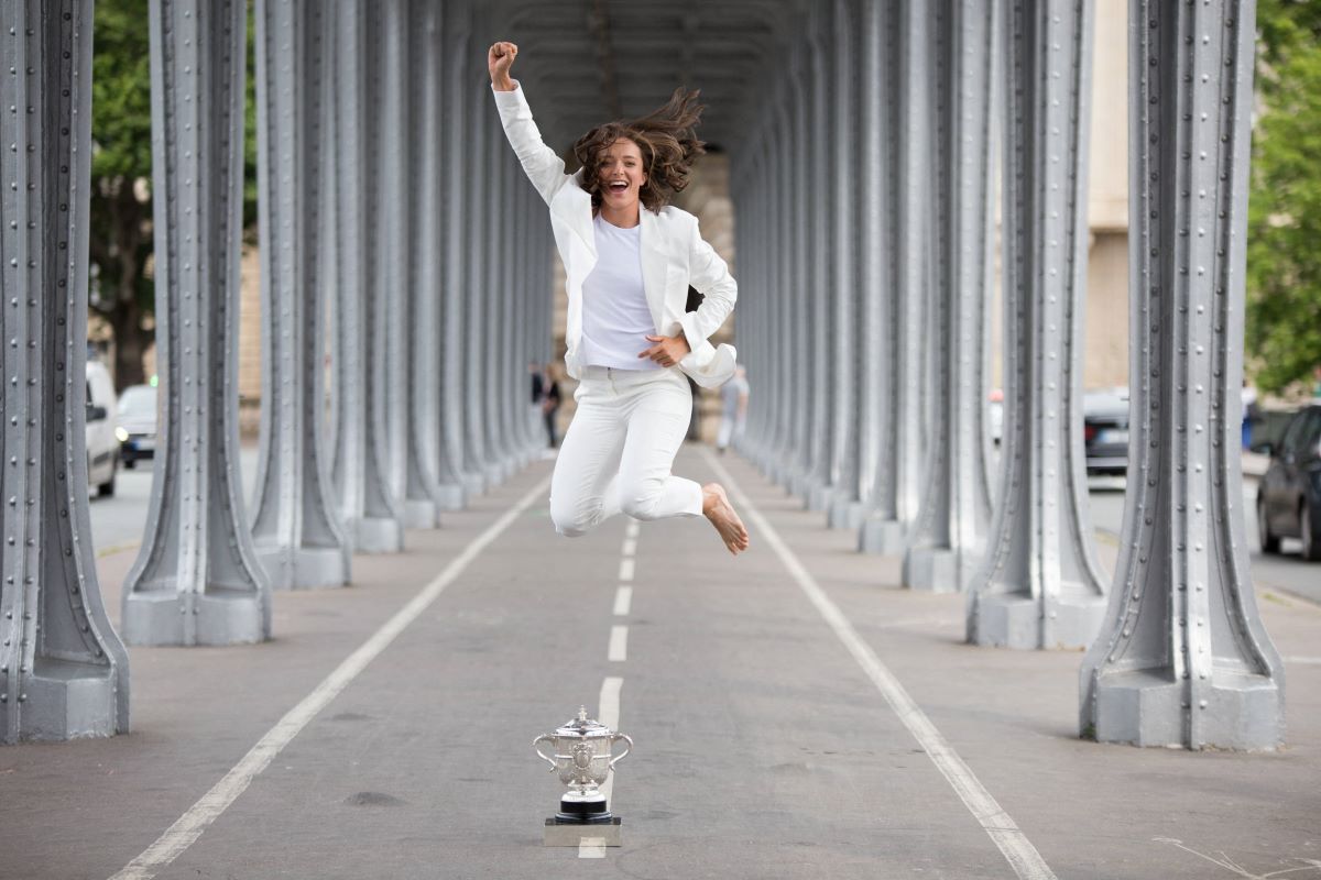 Iga Swiatek, cvadruplă campioană la Roland Garros, fotografii speciale cu trofeul