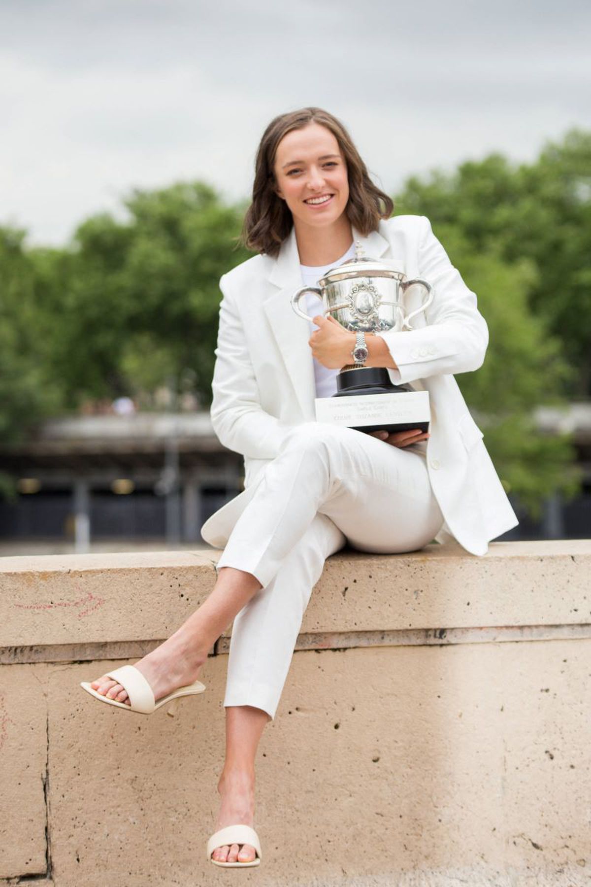 Iga Swiatek, cvadruplă campioană la Roland Garros, fotografii speciale cu trofeul