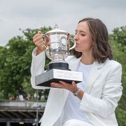 Iga Swiatek cu trofeul de la Roland Garros în 2022 Foto: Imago