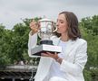 Iga Swiatek cu trofeul de la Roland Garros în 2022 Foto: Imago