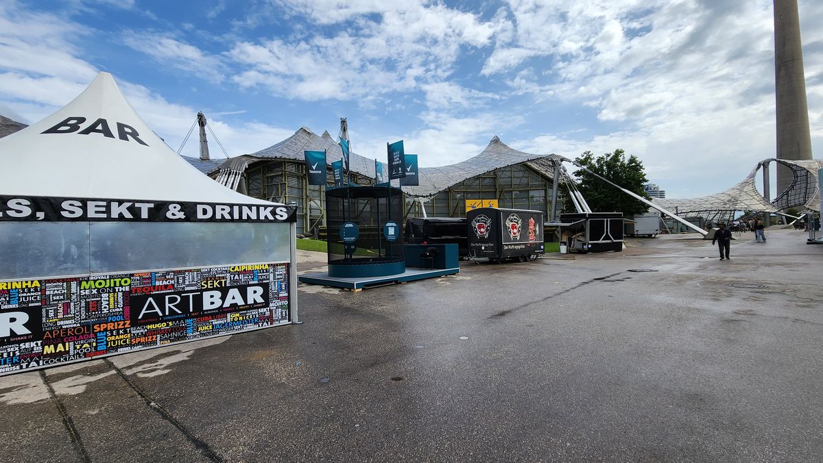 Românii lucrează de zor la fan zone-ul din Munchen, unde o bere costă cât un bilet la FCSB - Dinamo! » Spectacol grandios pregătit pentru fanii fără bilet