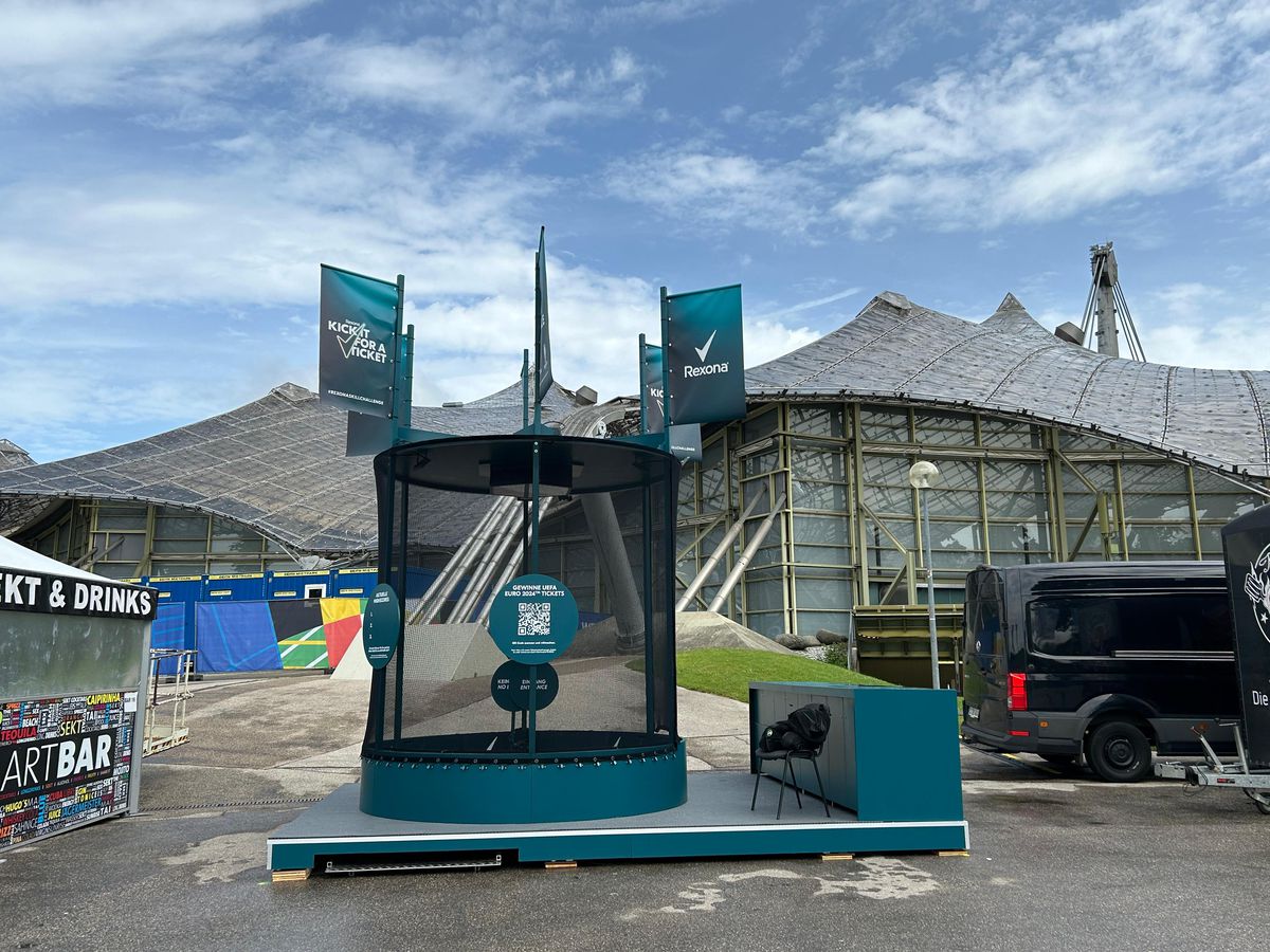 Românii lucrează de zor la fan zone-ul din Munchen, unde o bere costă cât un bilet la FCSB - Dinamo! » Spectacol grandios pregătit pentru fanii fără bilet