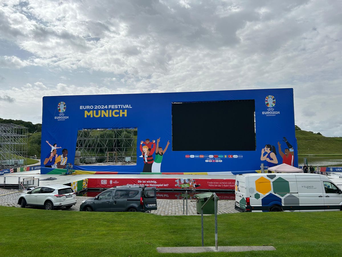 Românii lucrează de zor la fan zone-ul din Munchen, unde o bere costă cât un bilet la FCSB - Dinamo! » Spectacol grandios pregătit pentru fanii fără bilet