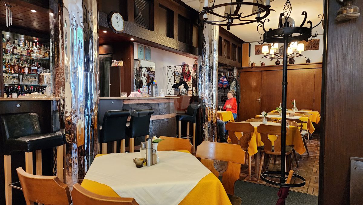 „Hai la românul ăla să mâncăm!” » Bunătăți în restaurantul din Munchen al unui stelist declarat: „Se consumă la pâine... vai de capul meu!” + Cât costă o porție de 5 mititei