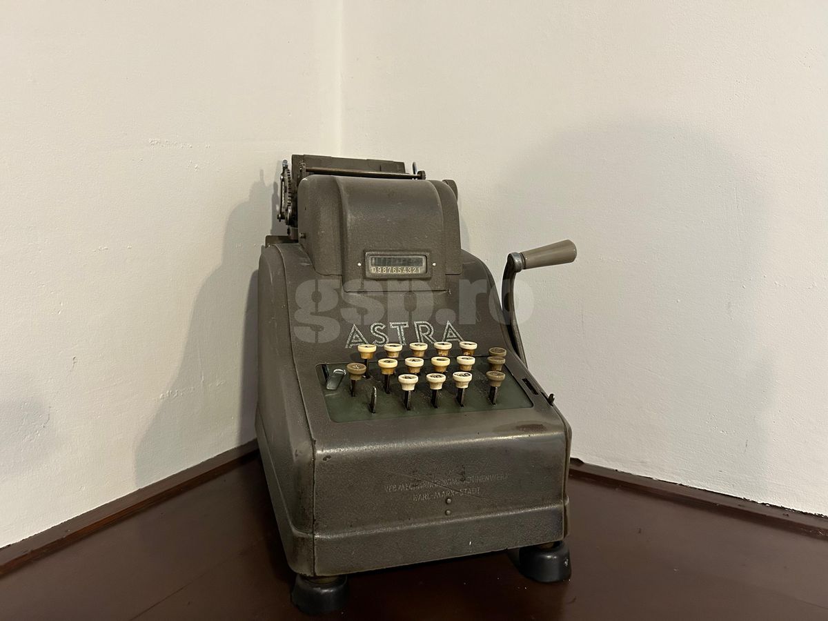 „Hai la românul ăla să mâncăm!” » Bunătăți în restaurantul din Munchen al unui stelist declarat: „Se consumă la pâine... vai de capul meu!” + Cât costă o porție de 5 mititei