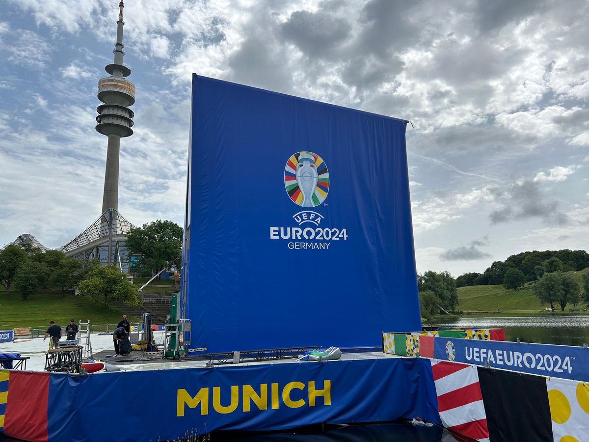 Românii lucrează de zor la fan zone-ul din Munchen, unde o bere costă cât un bilet la FCSB - Dinamo! » Spectacol grandios pregătit pentru fanii fără bilet