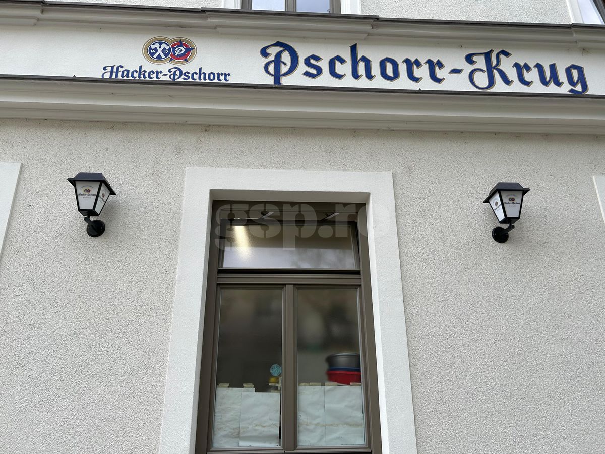 „Hai la românul ăla să mâncăm!” » Bunătăți în restaurantul din Munchen al unui stelist declarat: „Se consumă la pâine... vai de capul meu!” + Cât costă o porție de 5 mititei