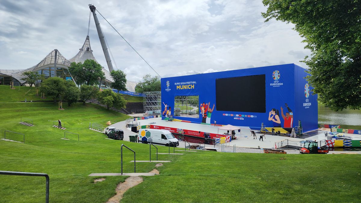 „Ieri” Cruyff și Beckenbauer, astăzi AC/DC » Până la Euro, legendarul Stadion Olimpic din Munchen trăiește rock 'n' roll. „Dumbledore” le-a urat noroc ”tricolorilor”