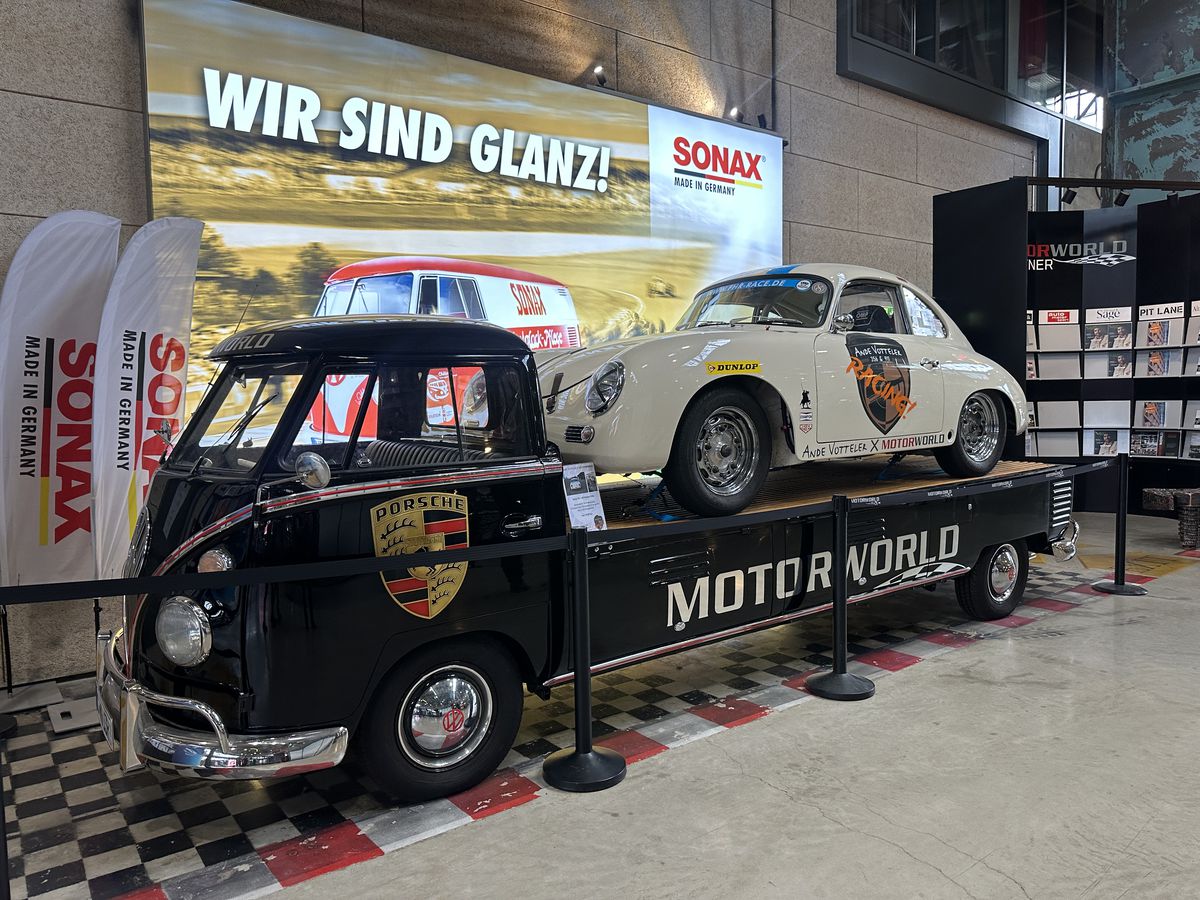 Colecția care l-ar face invidios și pe Ion Țiriac » Mașini de sute de milioane de euro expuse într-un centru cât 10 terenuri de fotbal!