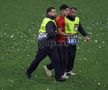 Un adolescent a intrat pe teren la finalul meciului FOTO: Ionuţ Iordache (GSP)