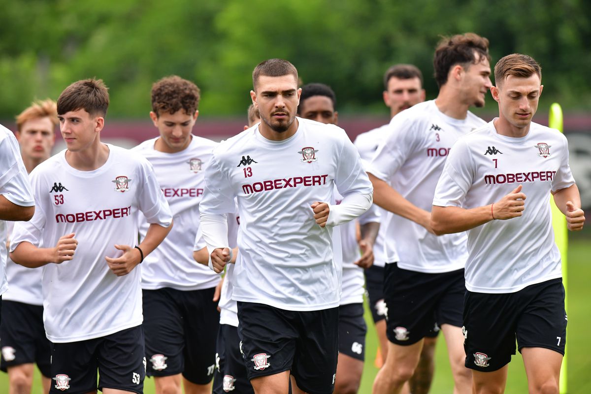La loc comanda! Noua „perlă” de la Rapid s-a antrenat în premieră sub comanda lui Costel Gâlcă » Lotul prezent la reunire
