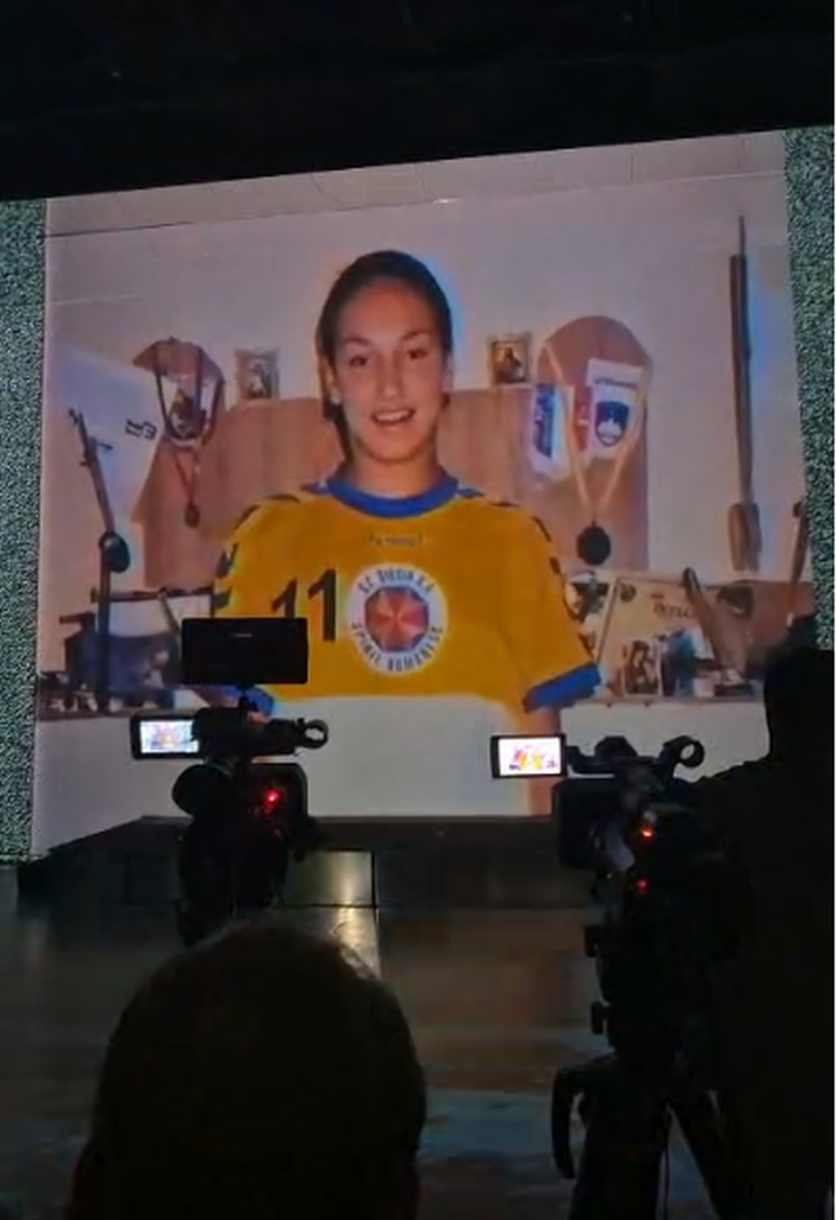 Cristina Neagu și colegele, petrecere la MINA