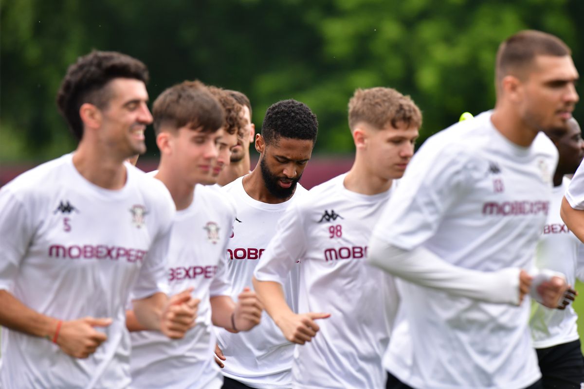 La loc comanda! Noua „perlă” de la Rapid s-a antrenat în premieră sub comanda lui Costel Gâlcă » Lotul prezent la reunire