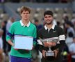 Jannik Sinner și Carlos Alcaraz după finala Roland Garros din 2025 / Foto: Getty Images