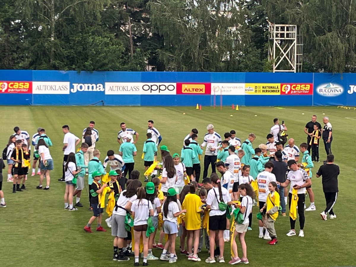 Ultimele reglaje înainte de Cipru! Imagini de la antrenamentul „tricolorilor” condus de Mircea Lucescu
