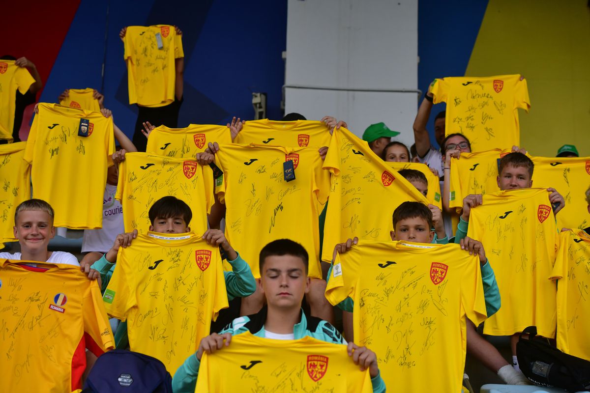 Ultimele reglaje înainte de Cipru! Imagini de la antrenamentul „tricolorilor” condus de Mircea Lucescu