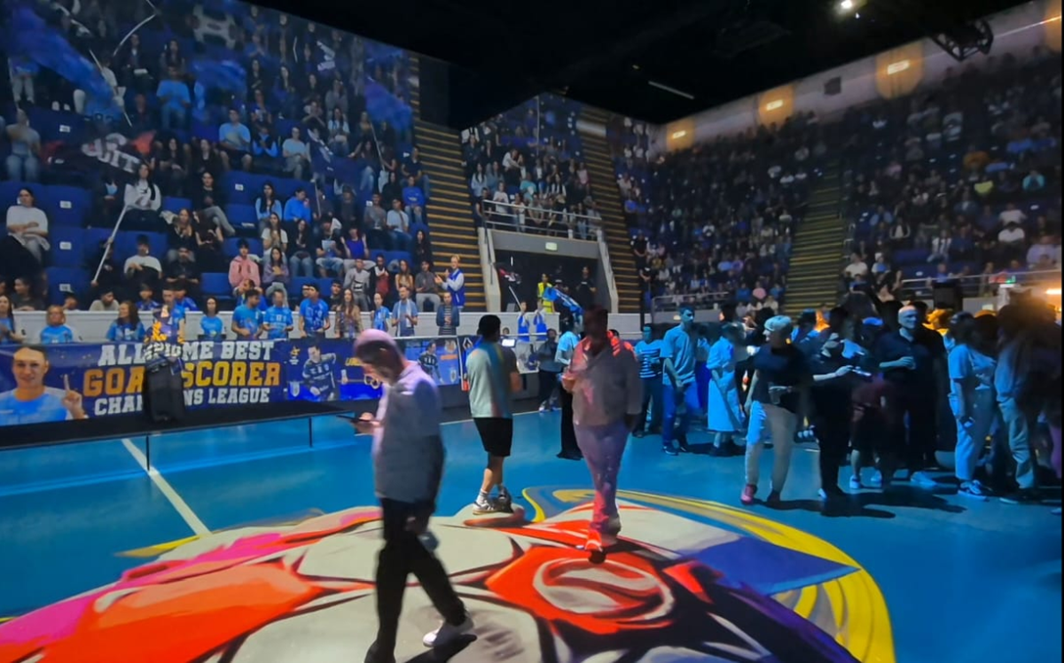 Cristina Neagu și prietenele, party la MINA » Descătușare după un week-end full: „Chiar vorbeam despre cum o să petrecem”