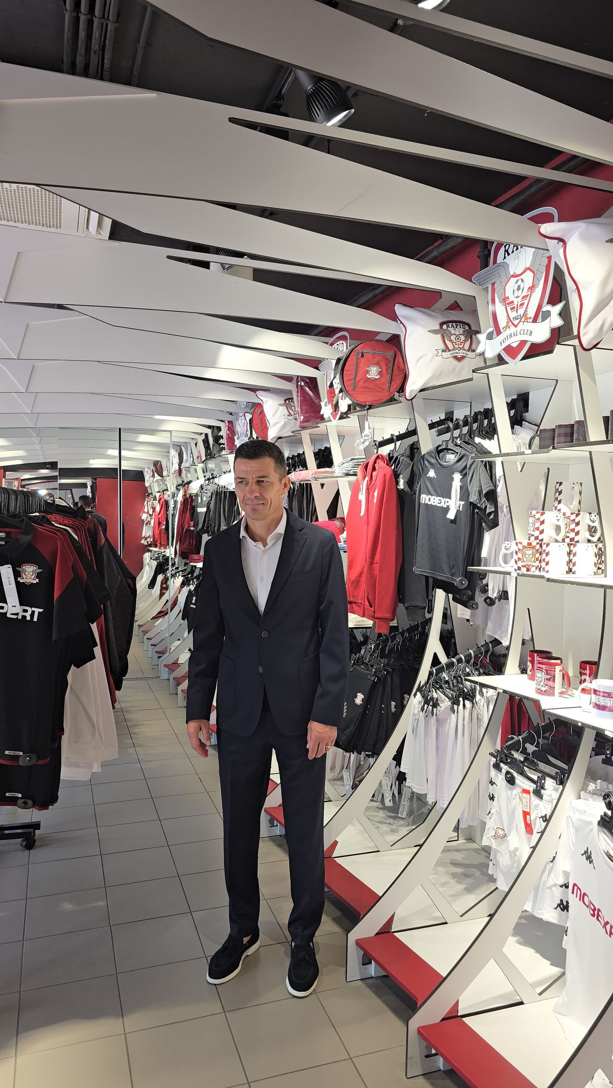 Imagini de la prezentarea lui Costel Gâlcă la Rapid