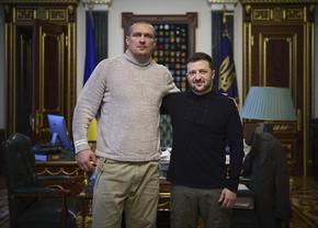 Oleksandr Usyk l-a invitat pe Donald Trump la casa lui din Ucraina: „Bombe, rachete. În fiecare noapte! Să vadă și el cum e”