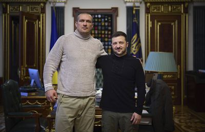 Oleksandr Usyk l-a invitat pe Donald Trump la casa lui din Ucraina: „Bombe, rachete. În fiecare noapte! Să vadă și el cum e”