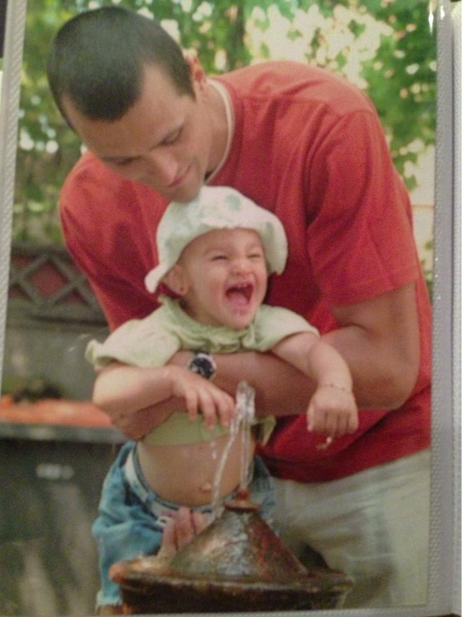 Alexia Căruțașu bebe, împreună cu tatăl său. Foto: facebook E poreclită „Hagi” și e considerată un fenomen al României, dar a ales să reprezinte Turcia: „Aș decide la fel de încă 3 ori!” + „M-am împrietenit cumva cu Muslera și Icardi”