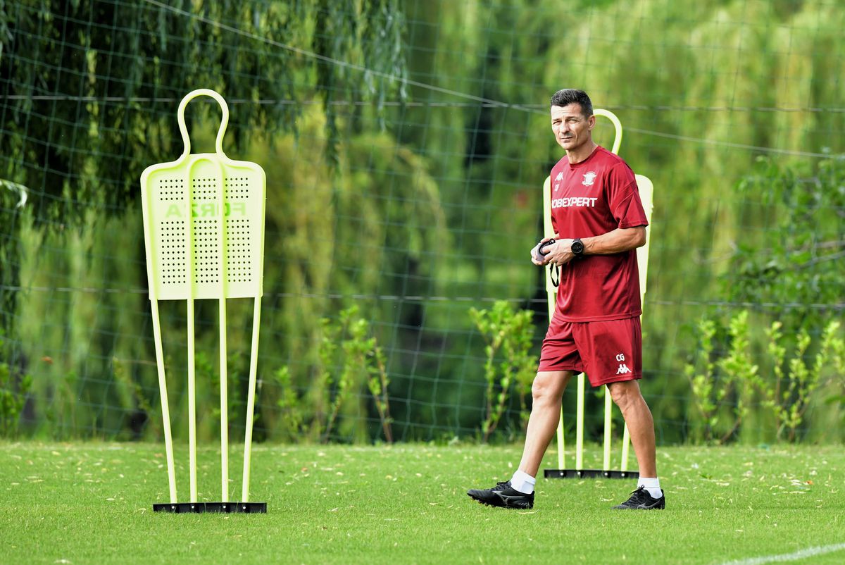 La loc comanda! Noua „perlă” de la Rapid s-a antrenat în premieră sub comanda lui Costel Gâlcă » Lotul prezent la reunire