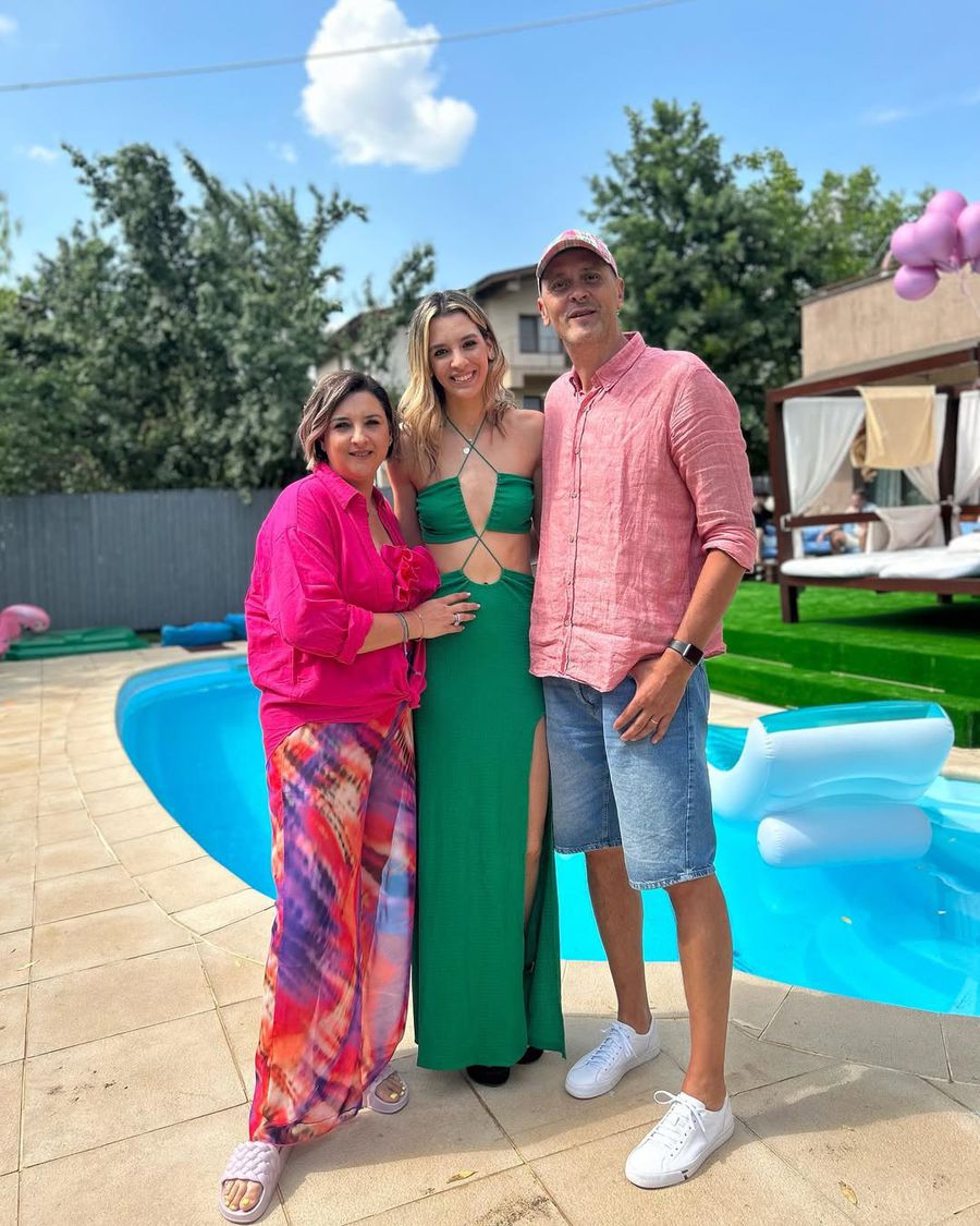 Alexia Căruțașu la aniversarea vârstei de 20 de ani, împreună cu părinții, Virgil și Andreea, ambii foști baschetbaliști de performanță. Sursa: Instagram E poreclită „Hagi” și e considerată un fenomen al României, dar a ales să reprezinte Turcia: „Aș decide la fel de încă 3 ori!” + „M-am împrietenit cumva cu Muslera și Icardi”