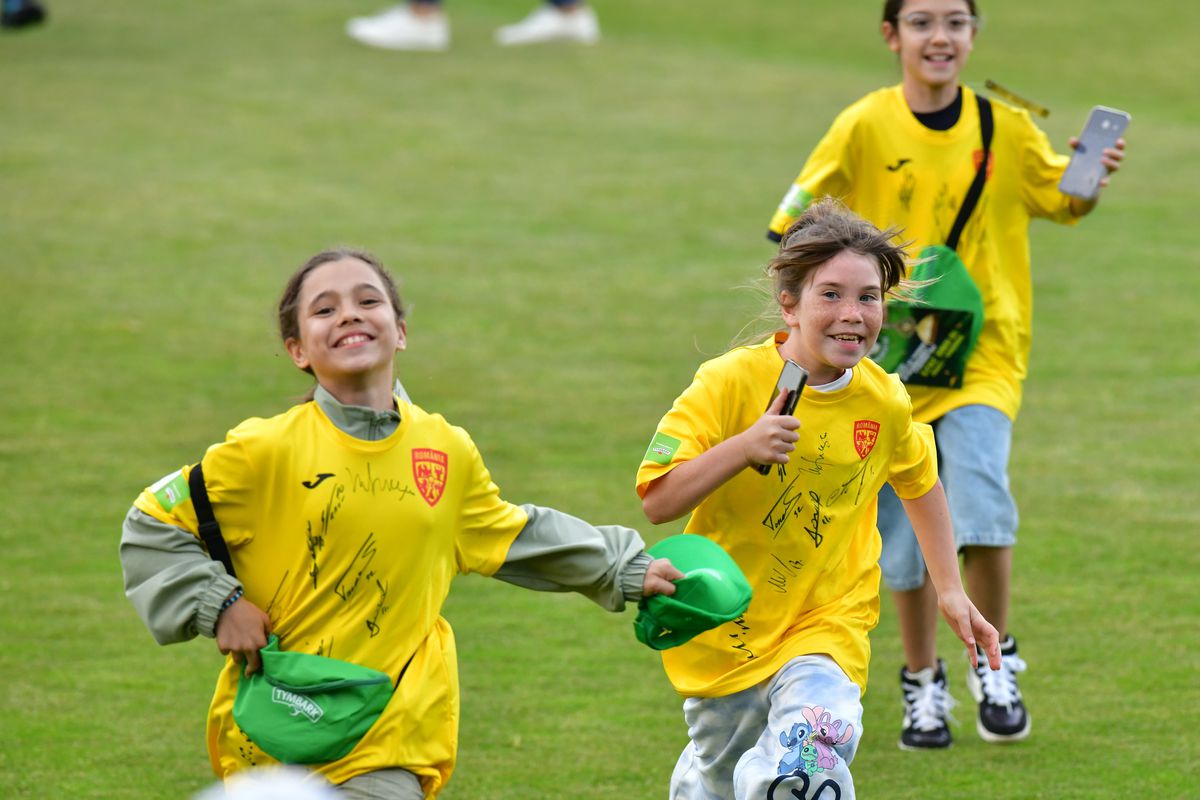 Ultimele reglaje înainte de Cipru! Imagini de la antrenamentul „tricolorilor” condus de Mircea Lucescu