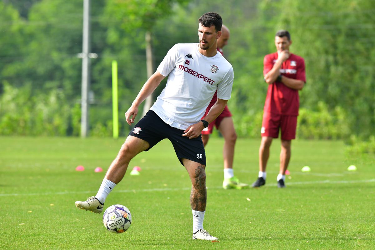 La loc comanda! Noua „perlă” de la Rapid s-a antrenat în premieră sub comanda lui Costel Gâlcă » Lotul prezent la reunire
