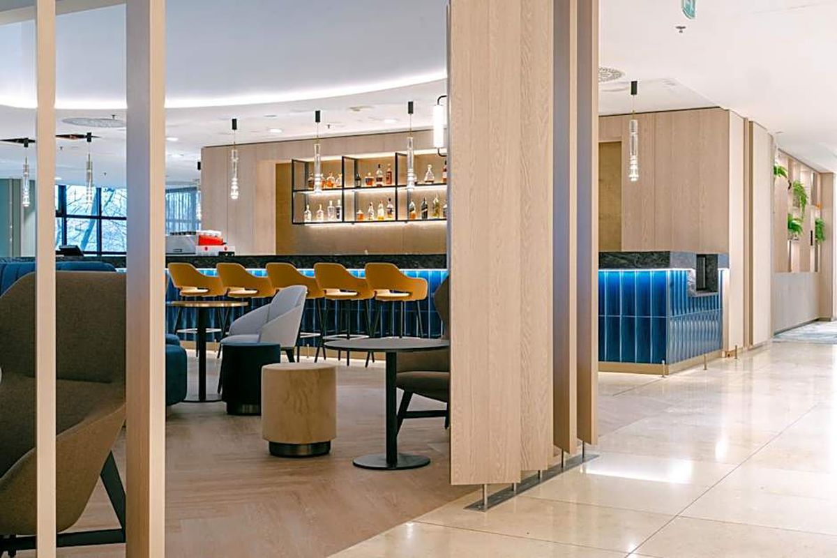 Naționala României s-a cazat la Bratislava vizavi de Reședința Prezidențială! Cât costă o cameră pe noapte