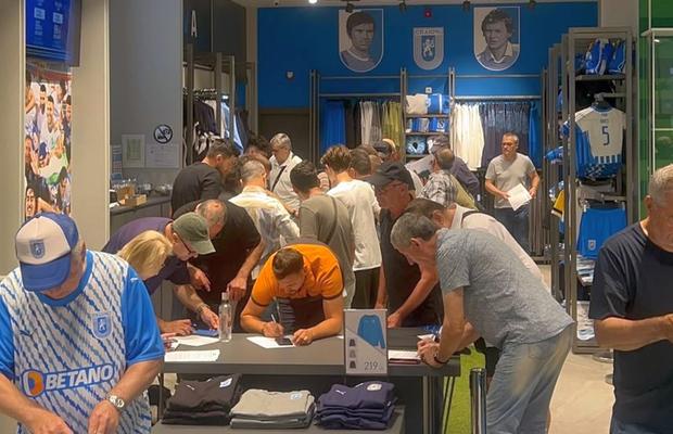 Fără precedent la Craiova! Suporterii s-au așezat la cozi imense: de ce se grăbesc oltenii