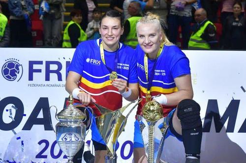 Neagu și Crina Pintea, la ultimul meci oficial al Cristinei. Foto: Cristi Preda / Gazeta Sporturilor